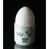 1977 Stockbild Easter Egg cup, duck with ducklings