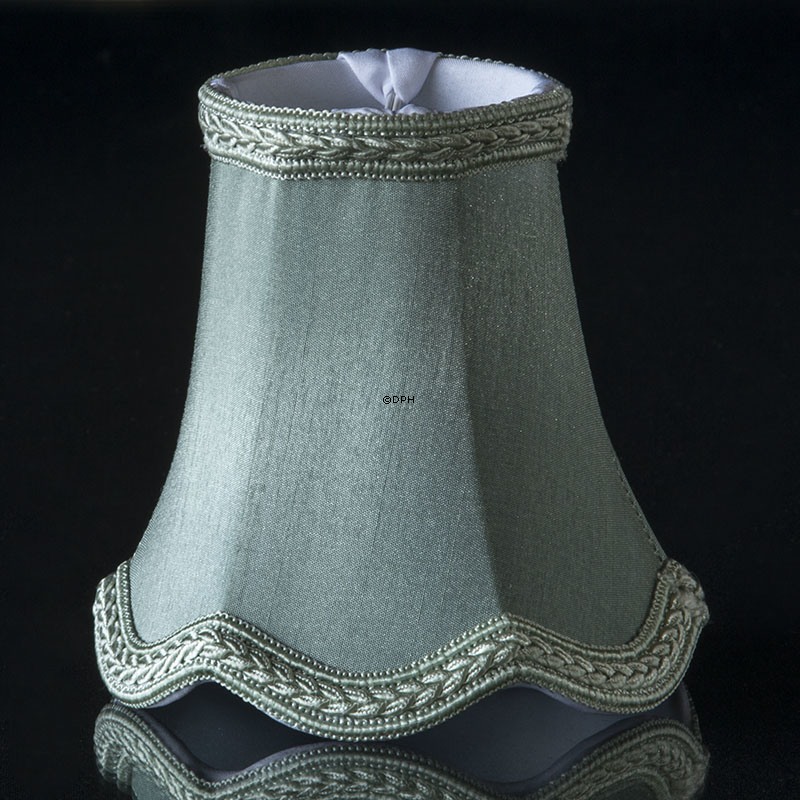 Håndsyet lampeskærm kantet med buer 12 cm i højden, lys grøn silke stof