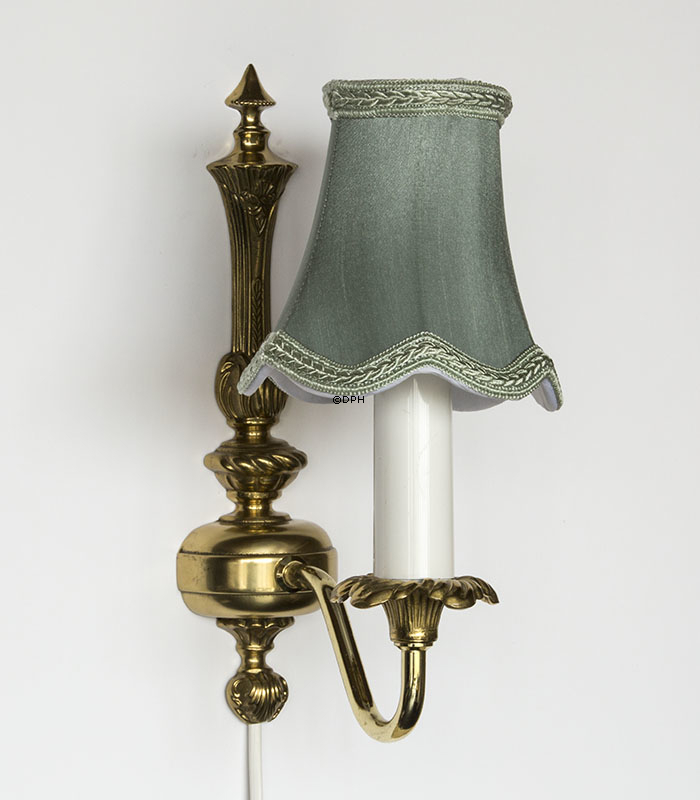 Håndsyet lampeskærm kantet med buer 12 cm i højden, lys grøn silke stof