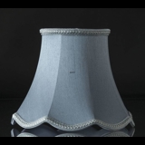 Håndsyet kantet lampeskærm med buer 20 cm i højden, lys blå silke stof