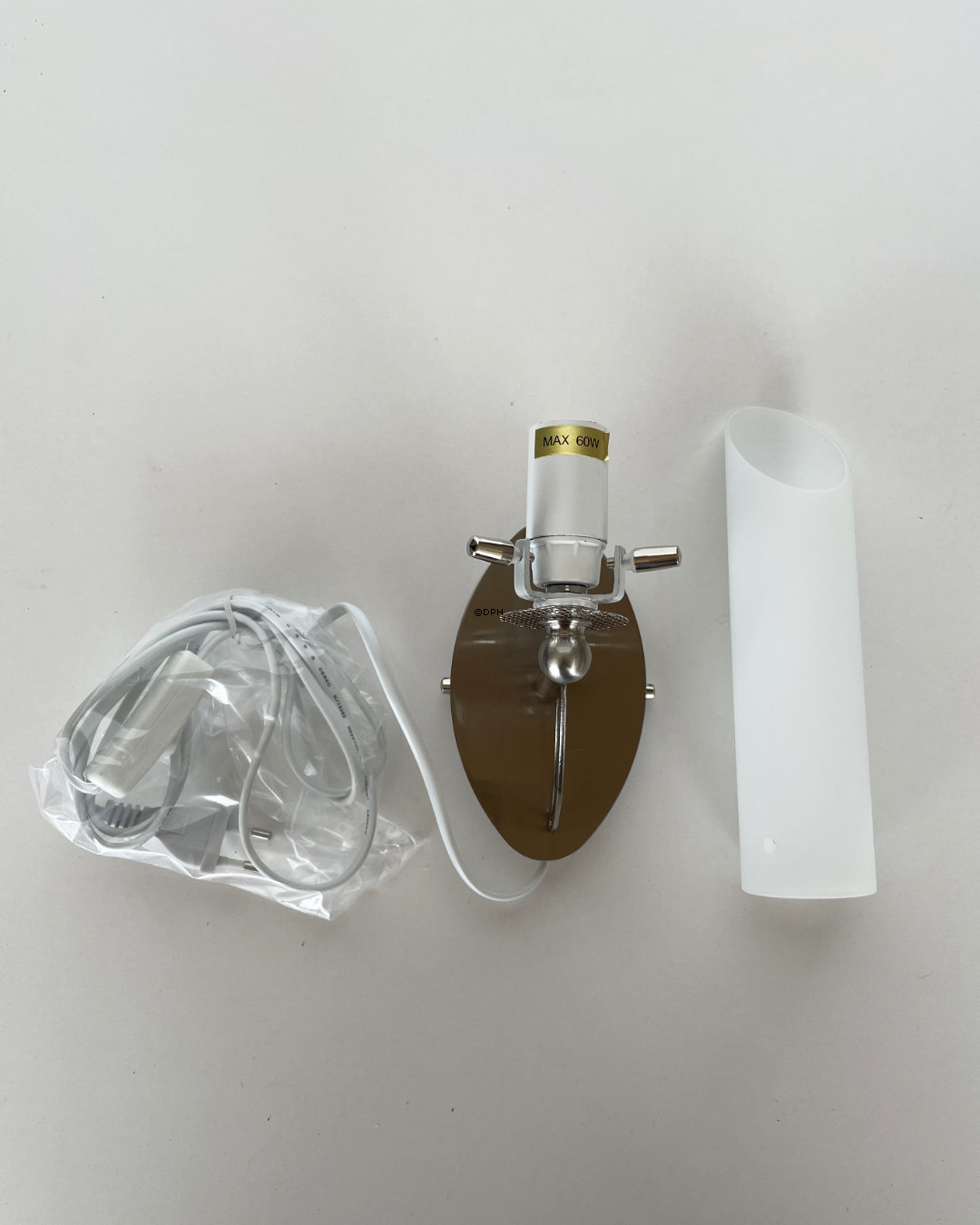 DPH 4, Væglampet stål