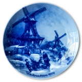 Berlin Design Christmas Plate 1979 Christmas Eve in Greetsiel (German Text)