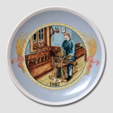 1987 Tettau Christmas plate