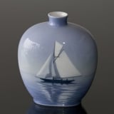 Vase med sejlskib, Royal Copenhagen nr. 1117-134E