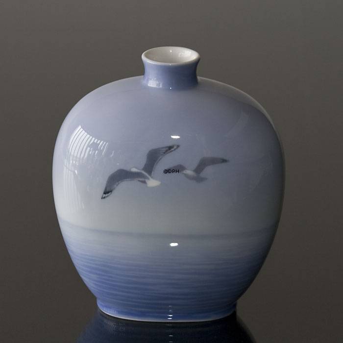 Vase med sejlskib, Royal Copenhagen nr. 1117-134E