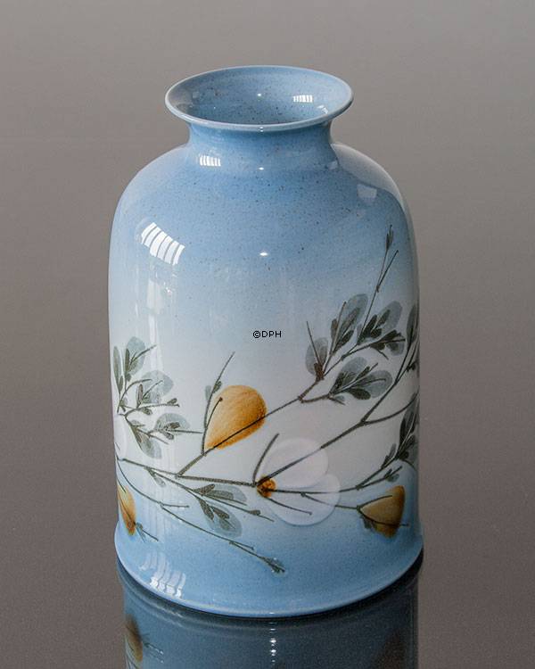 Vase med blomstergrene, Royal Copenhagen nr. 967-3889