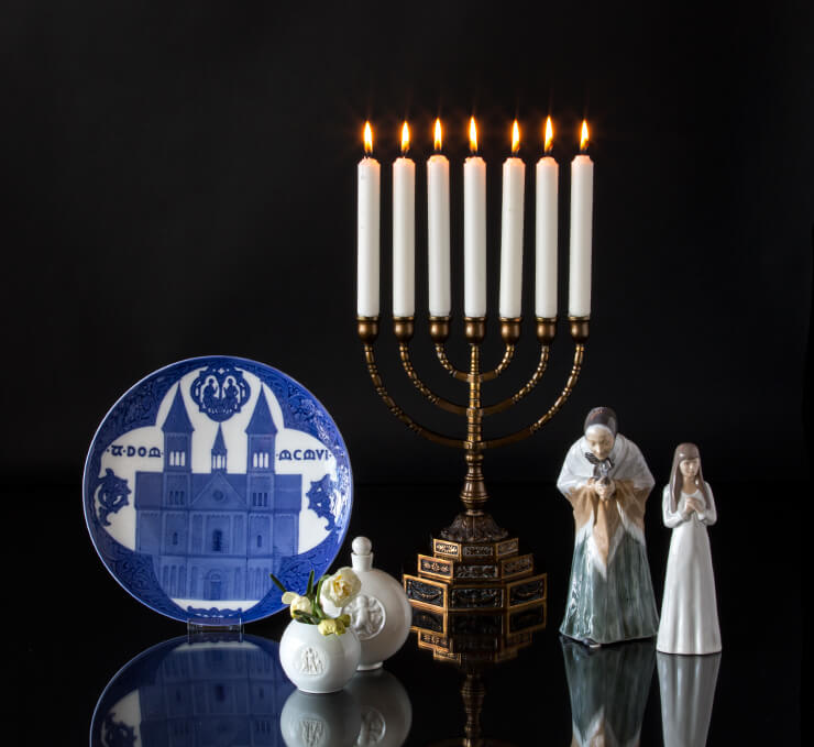Memorial plate with church together with candelabra and figurine of Lucia and churchgoer
