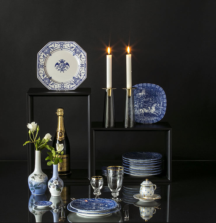 Rørstrand juleplatter med Royal Copenhagen vaser og mågeglas