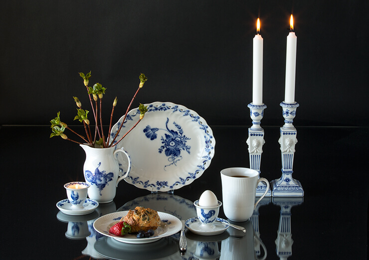 Egg cups in blue and white that fits the bluepainted dinnerware