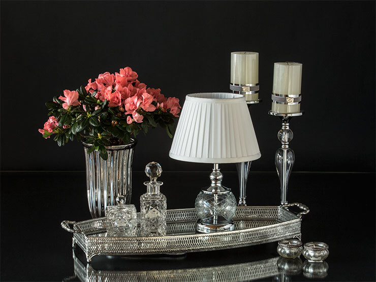 Classic glas table lamp on mirror tray