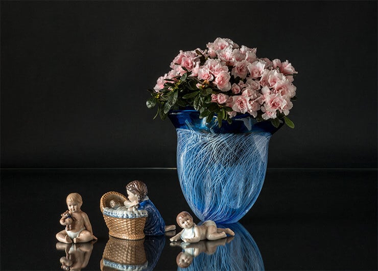 Royal Copenhagen children figurines and glass art vase blue