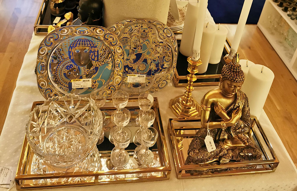 Trays with mirror