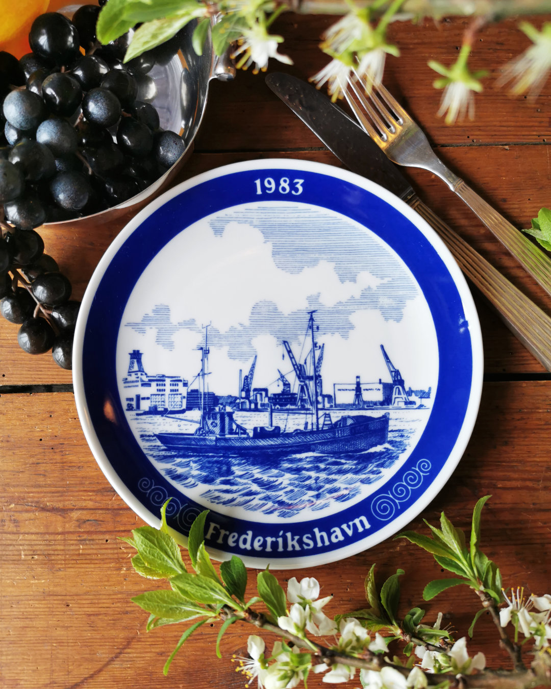 Dæk op med Millhouse porcelænsplatter med danske byer