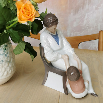 Dicks Mama, Bing & Grøndahl figur nr. 1642 eller 413