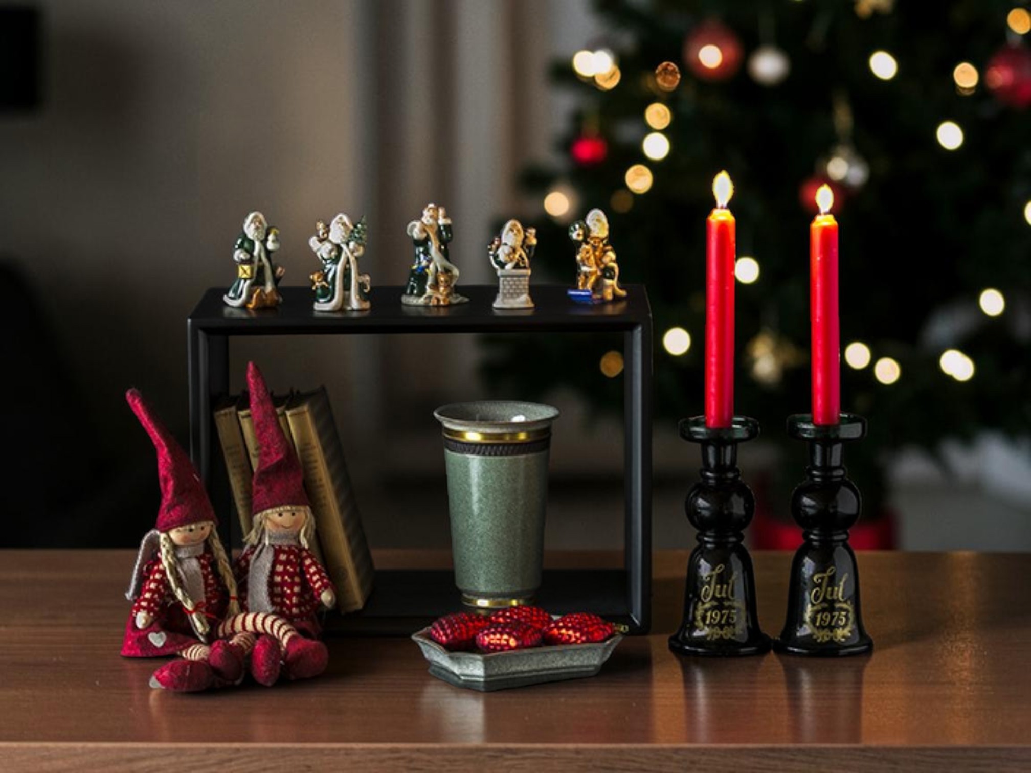 Nisser, julemænd og andre julefigurer i porcelæn fra blandt andet Royal Copenhagen og Bing & Grøndahl