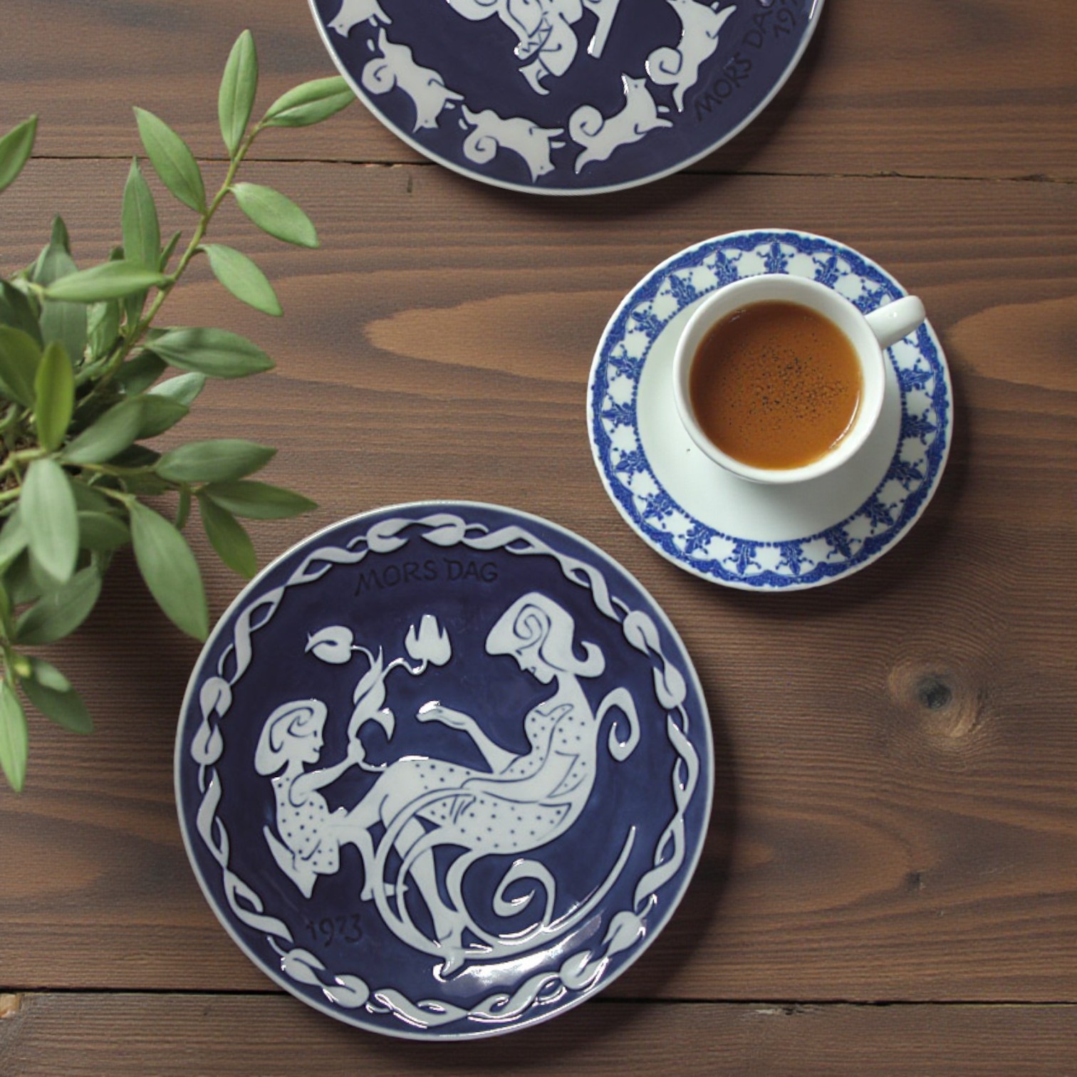 Royal Copenhagen mors dags platter kan bruges som fine kagetallerkener