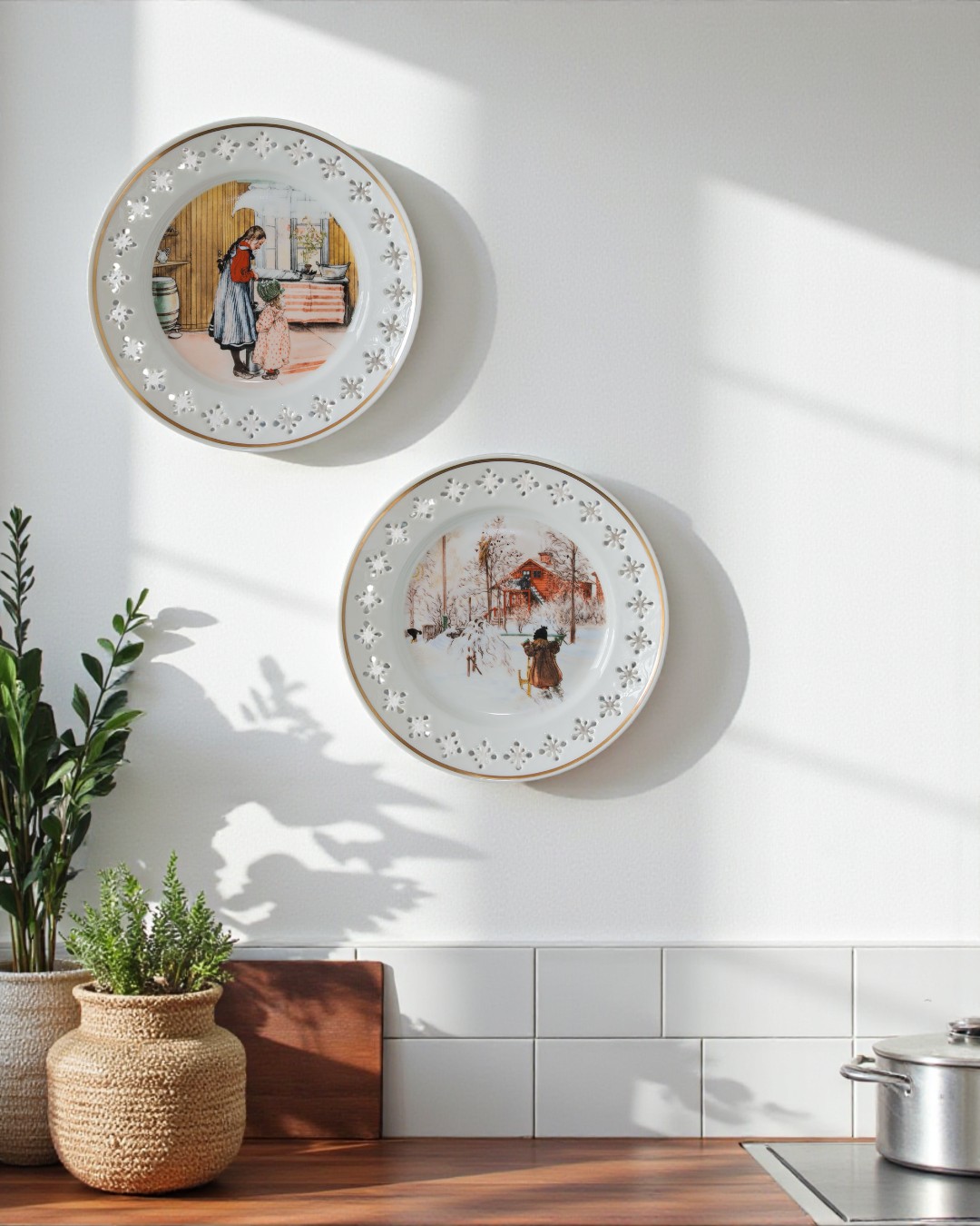 Platter som vægdekoration i køkken. - Platter er nemme at rengøre!