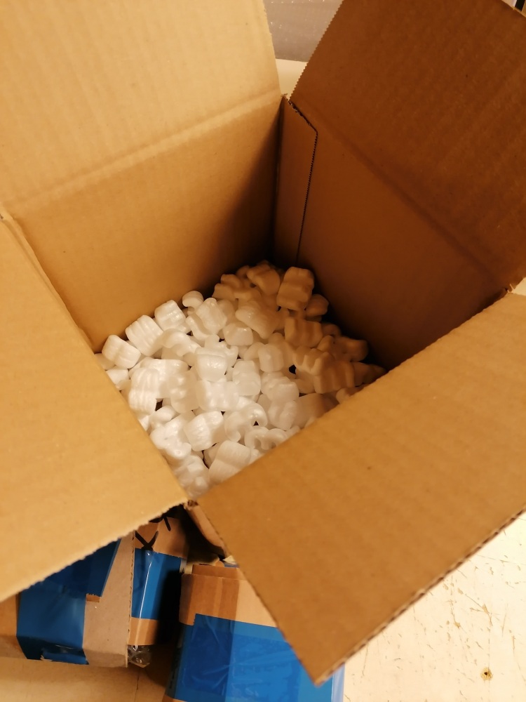 Flamingofyld som stødabsorberende materiale i pakkekasse