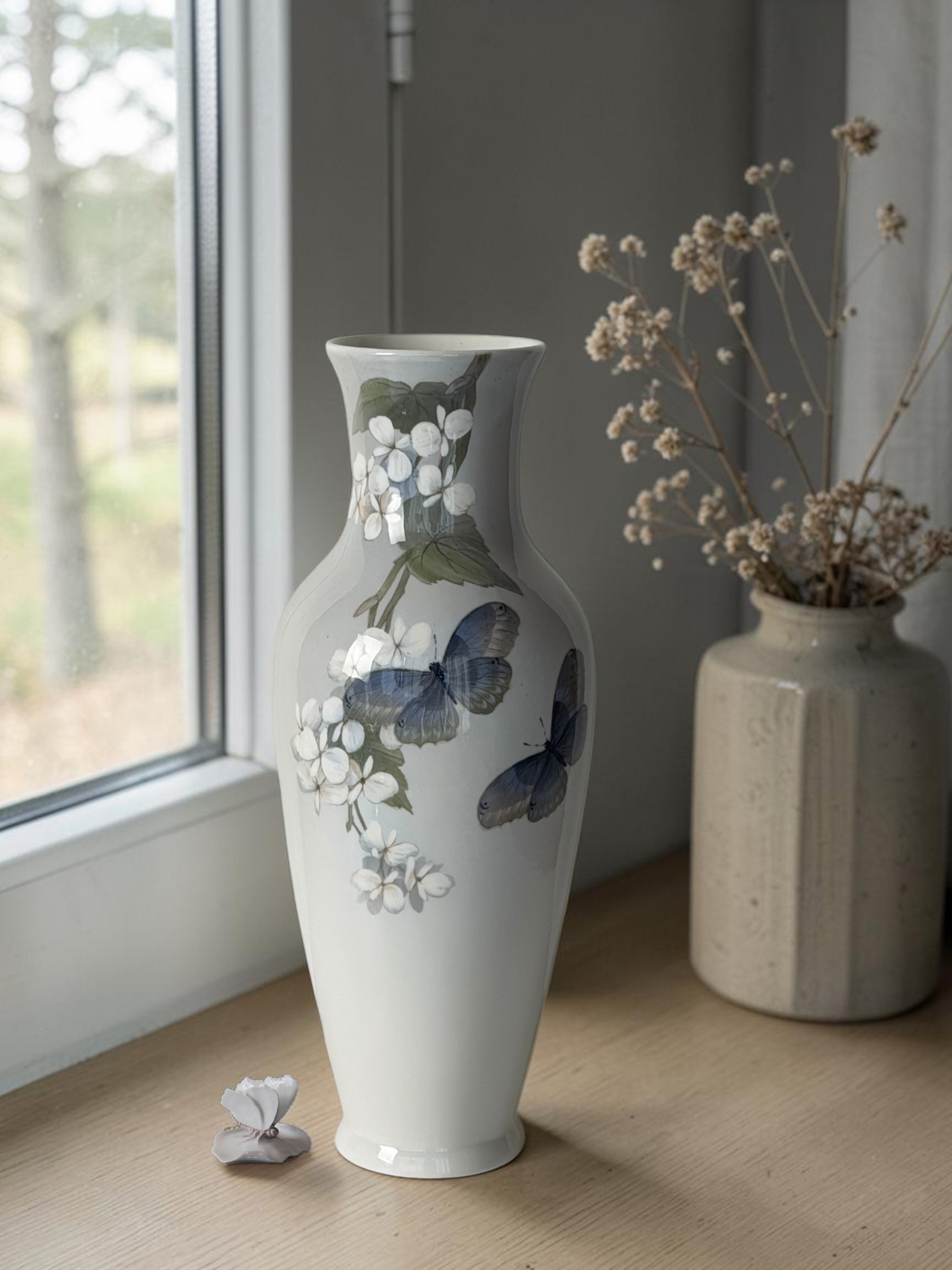 Royal Copenhagen Art Nouveau vase sommerfugle, (1894-1922) nr. 1584-12 Unica