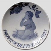 Royal Copenhagen Børnehjælpsdags platter - Spar op til 40 %