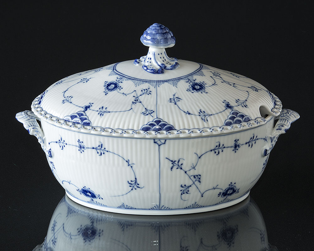 Royal Copenhagen Kaffe- og spisestel, fx. Musselmalet, blå blomst mv. - Spar op til 60 %