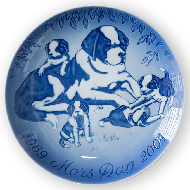 Bing & Grøndahl morsdags jubilæumsplatte 2004 med Sankt Bernhardshund og hvalpe