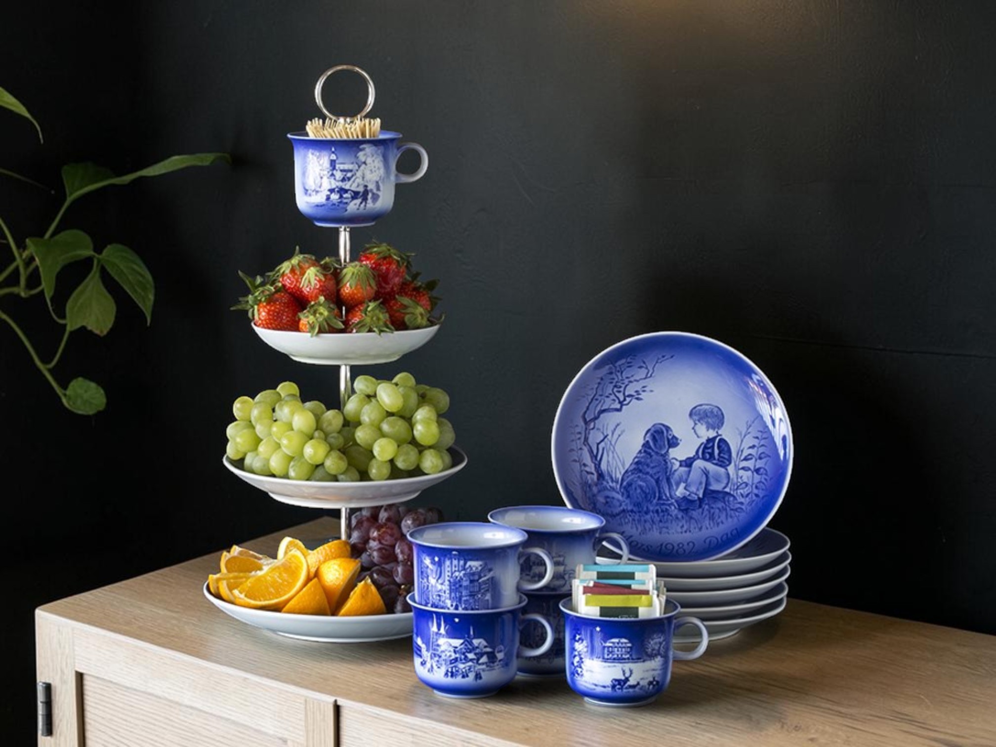 Desiree årskop i kageopsats med Desiree platter