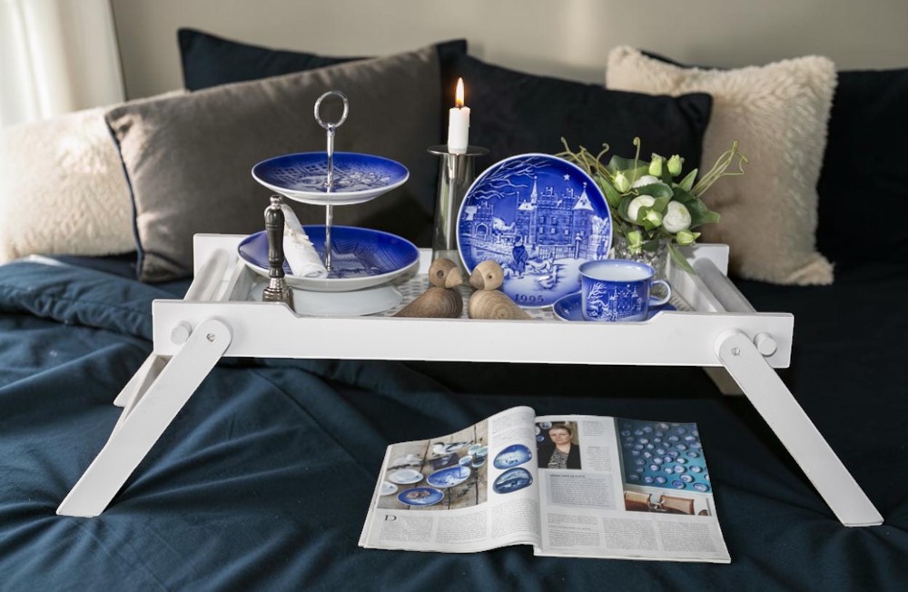 Desiree årskopper og platter brugt til morgenmad på bakke