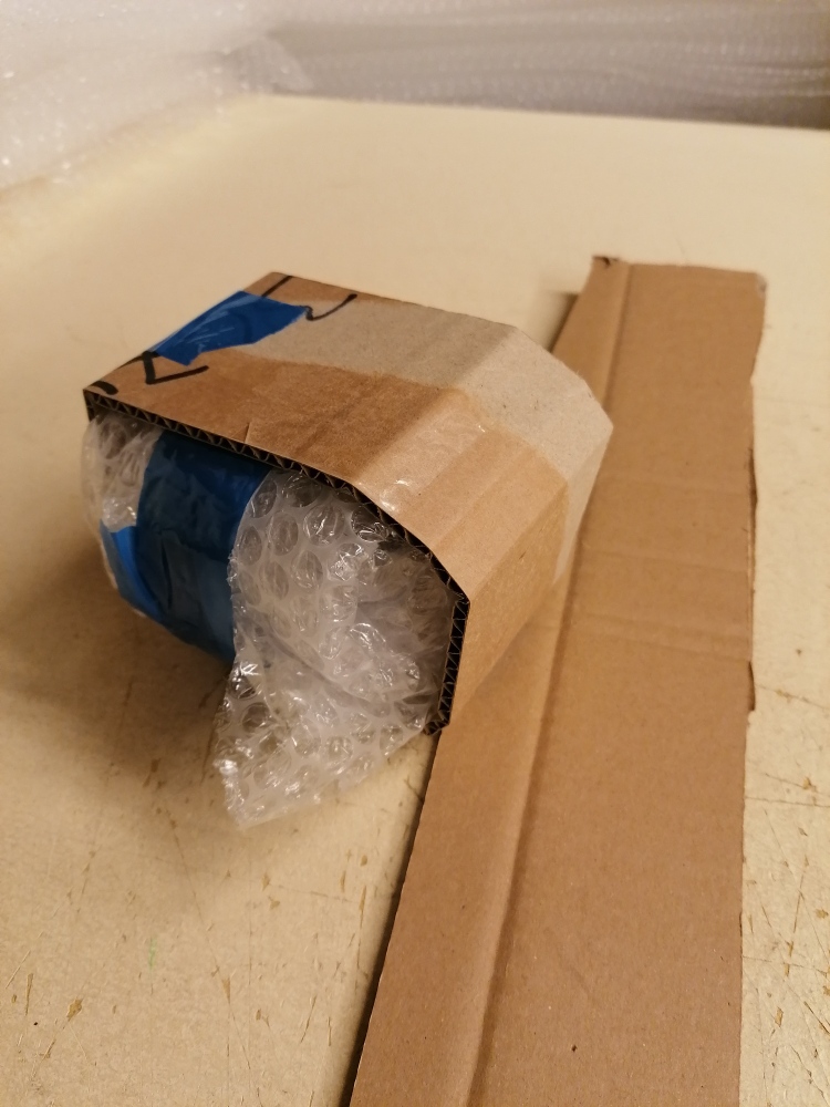 Ekstra papbeskyttelse omkring indpakket figur